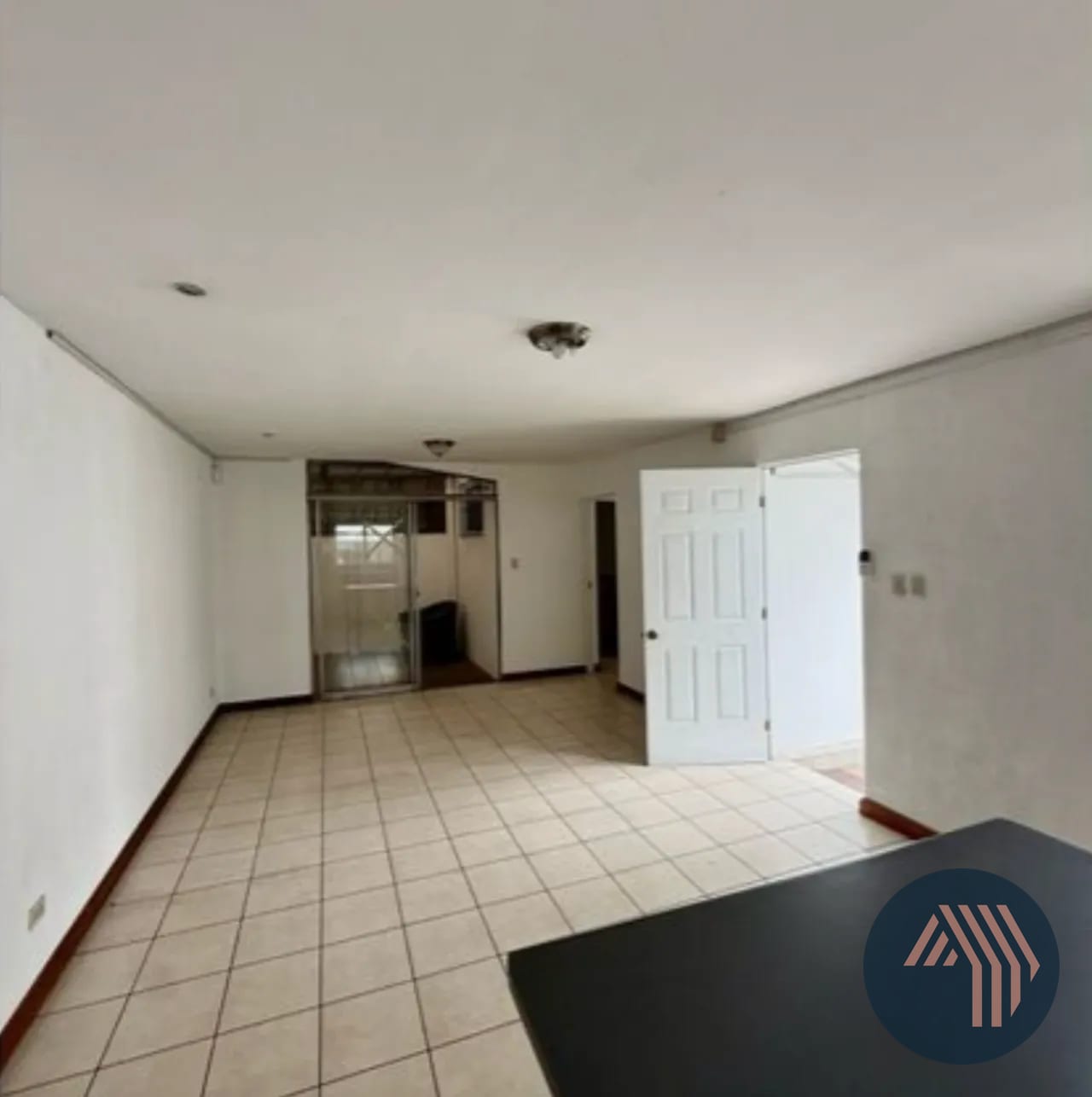 Alquiler de Amplia y Céntrica Casa - Zona 13 — Casa en Alquiler en Zona 13, Guatemala, Ciudad — foto 10 de 10