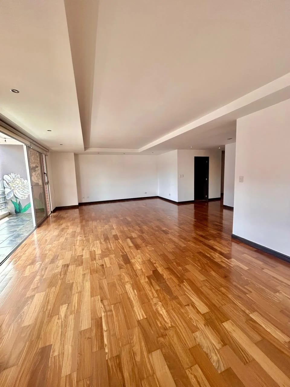 Espacioso Apartamento en Venta Zona 10 — Apartamento en Venta en Zona 10, Guatemala, Ciudad — foto 5 de 14