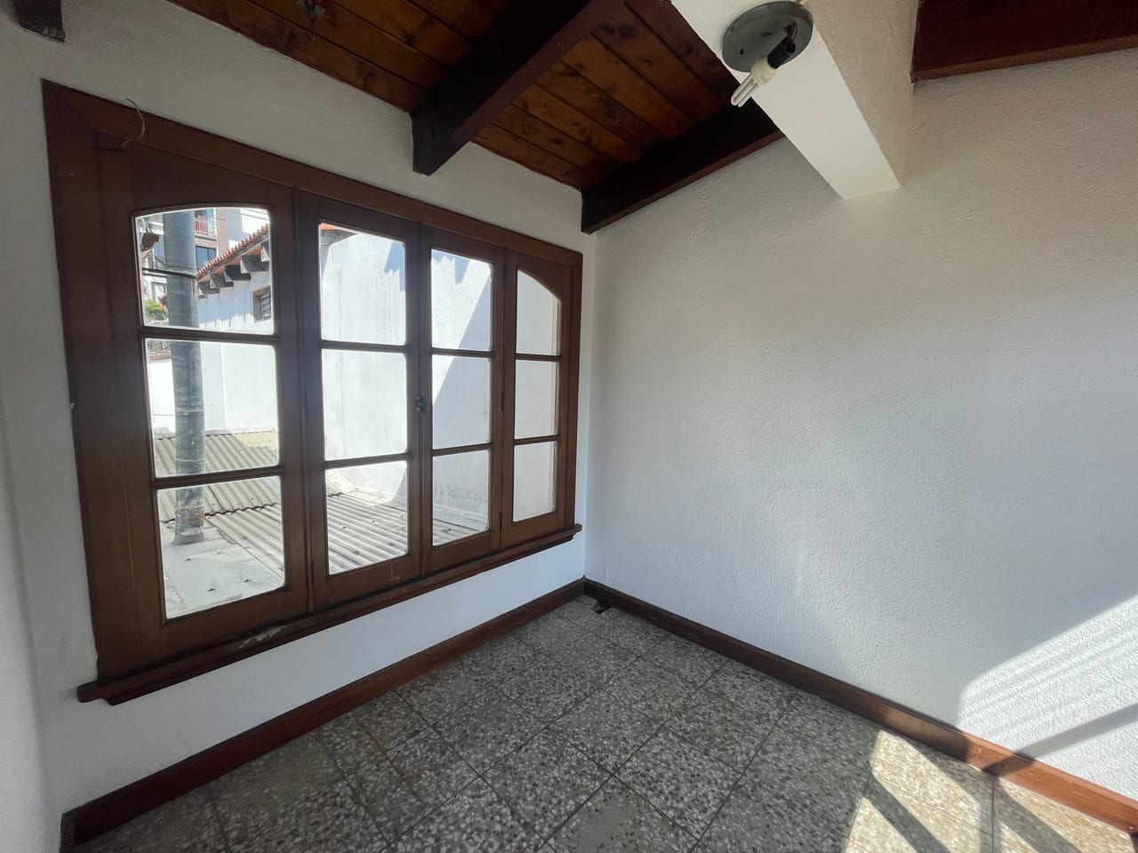 🏡✨ Casa en Venta en Zona 14 - con Jardín ✨🏡 — Casa en Venta en La Villa, Zona 14, Guatemala, Ciudad — foto 5 de 7