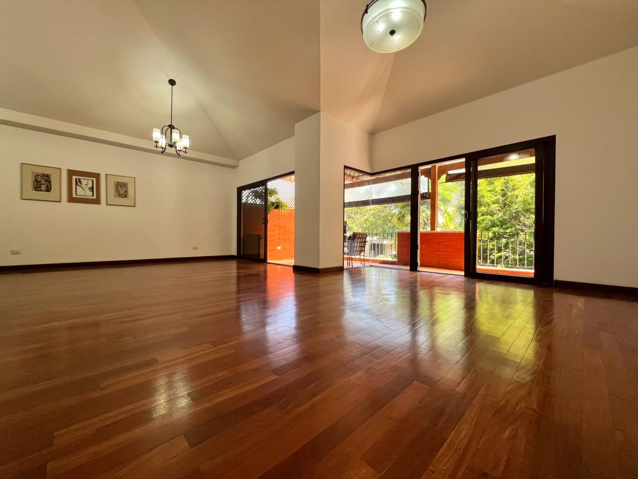 Casa en Venta - San Rafael Km. 8.5 CES — Casa en Venta en San Rafael, Carretera a El Salvador, Guatemala, Ciudad — foto 1 de 12
