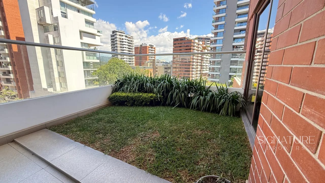 Apartamento en Venta con Jardínes - zona 14 — Apartamento en Venta en Gaudí, Zona 14, Guatemala, Ciudad — foto 8 de 10