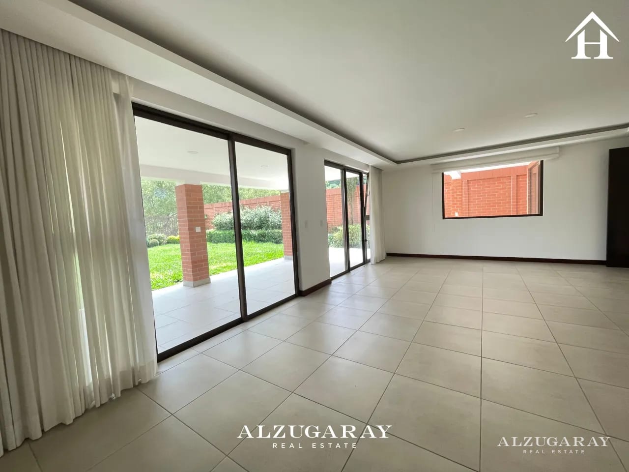 Casa Grande C/ Jardín y Pérgola - 4 Hab / Condado Concepción CAES — Casa en Alquiler en Pradera Concepción, Carretera a El Salvador, Guatemala, Ciudad — foto 3 de 15