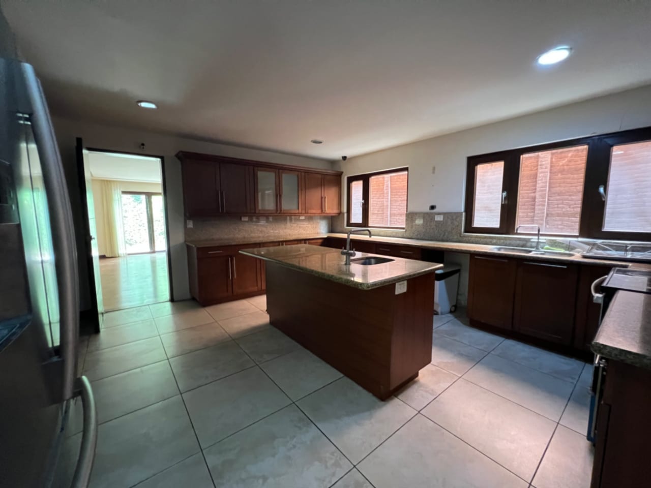 Casa Renta la Joya Zona 10 , 5 Dorm 600 MTS2 $4,350 — Casa en Alquiler en Zona 10, Guatemala, Ciudad — foto 4 de 17