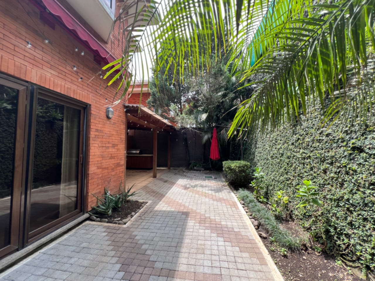Casa Renta la Joya Zona 10 , 5 Dorm 600 MTS2 $4,350 — Casa en Alquiler en Zona 10, Guatemala, Ciudad — foto 5 de 17
