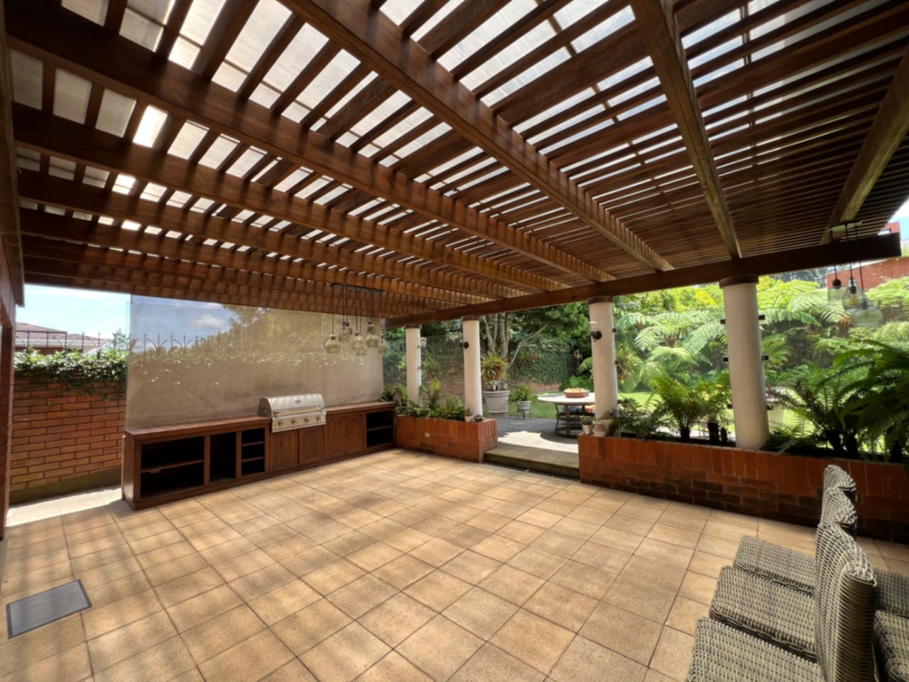 Casa Renta 700 MTS2 Condominio las Luces KM 13.5 , 4 Dormitorios $ 3,700 + Iva — Casa en Alquiler en Las Luces, Carretera a El Salvador, Guatemala, Ciudad — foto 1 de 8