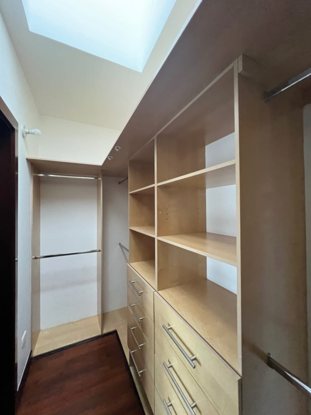 Muxbal Casa Venta Dentro de Condominio Privado, 3 Dormitorios, Salón de Juegos con Salida a Jardín y Baños Completos, 365 MTS2, 2 Parqueos, 3 Diferentes Accesos, $580,000 Dólares — Casa en Venta en Muxbal, Guatemala, Ciudad — foto 15 de 17
