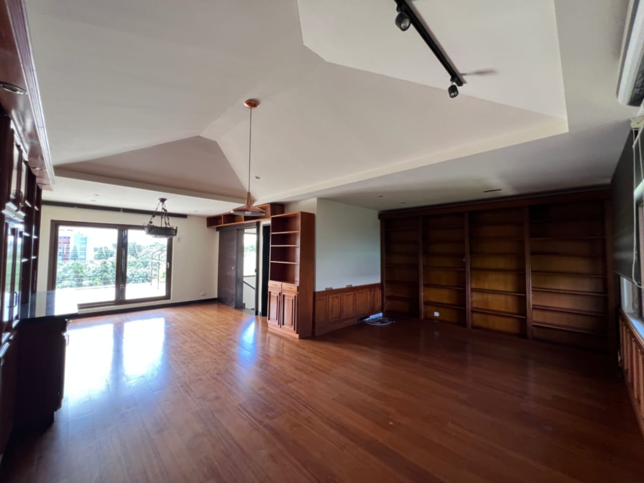 Casa Renta la Joya Zona 10 , 5 Dorm 600 MTS2 $4,350 — Casa en Alquiler en Zona 10, Guatemala, Ciudad — foto 1 de 17