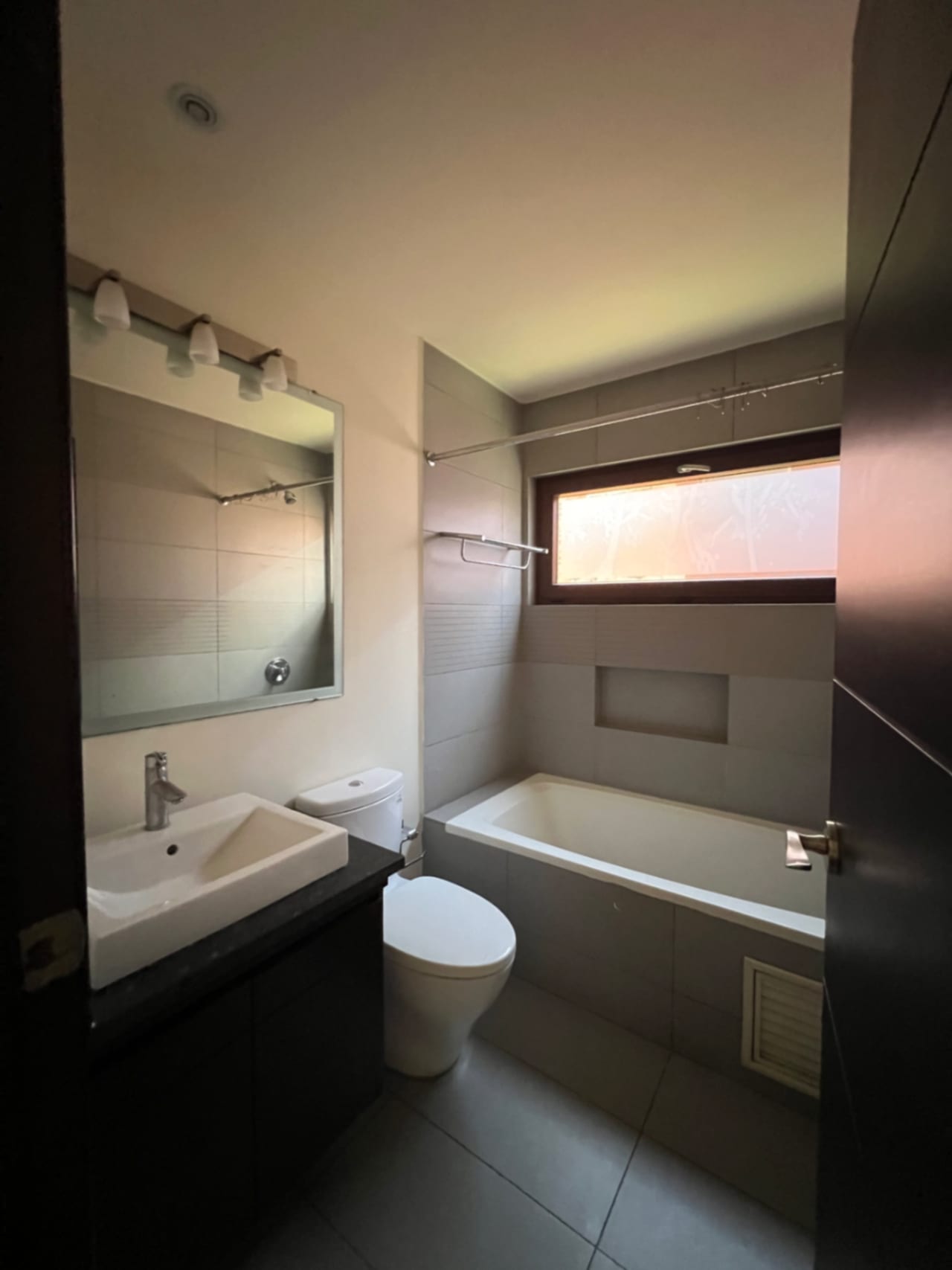 Casa Renta la Joya Zona 10 , 5 Dorm 600 MTS2 $4,350 — Casa en Alquiler en Zona 10, Guatemala, Ciudad — foto 9 de 17
