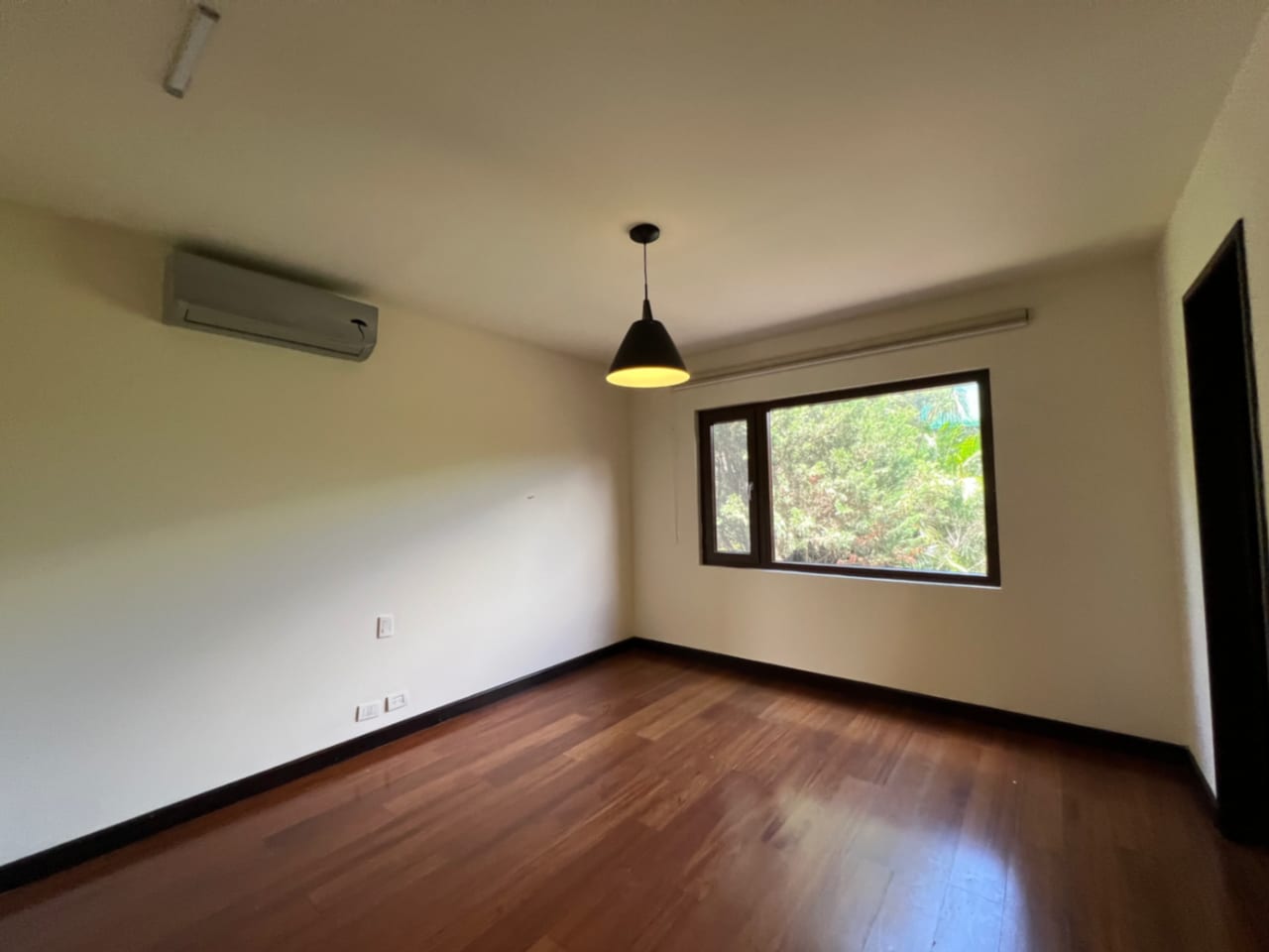 Casa Renta la Joya Zona 10 , 5 Dorm 600 MTS2 $4,350 — Casa en Alquiler en Zona 10, Guatemala, Ciudad — foto 10 de 17