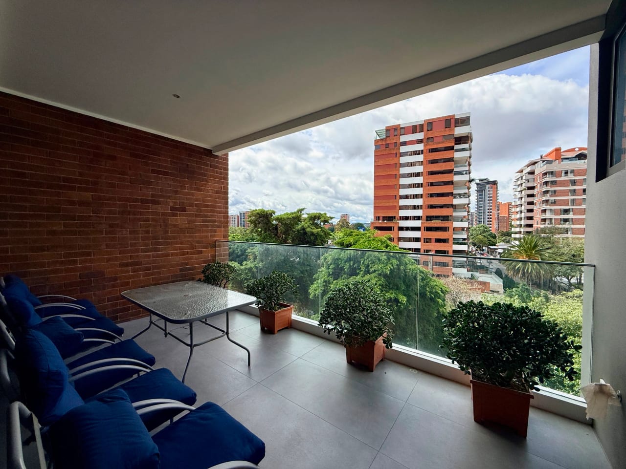 Apartamento amueblado en alquiler en edifcio Echo zona 14 — Apartamento en Alquiler en Zona 14, Guatemala, Ciudad — foto 4 de 17