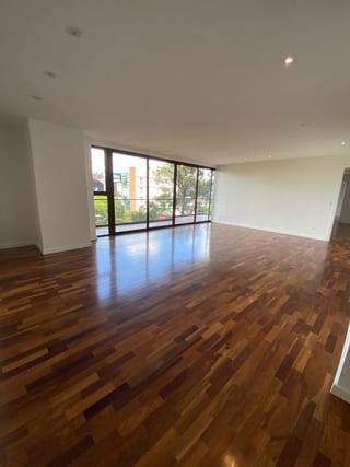 Apartamentos en renta Zona 10 — Apartamento en Alquiler en Zona 10, Guatemala, Ciudad — miniatura 1 de 12