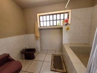 Atención inversionistas: Propiedad cerquísima a la ciudad y con un gran área verde — Casa en Venta en San Lucas Sacatepéquez, Sacatepéquez — miniatura 7 de 17