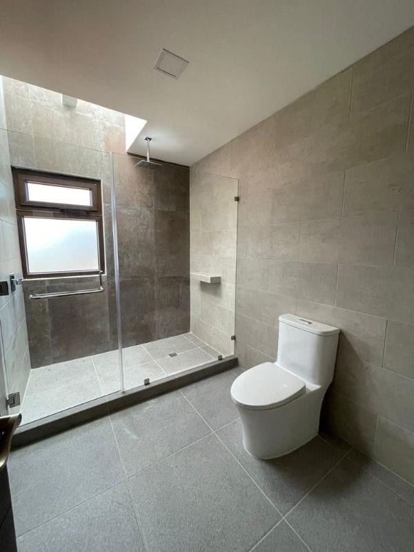 Moderna Casa en Venta | Zona 15, Colonia la Isla — Casa en Venta en El Maestro II, Zona 15, Guatemala, Ciudad — foto 14 de 17