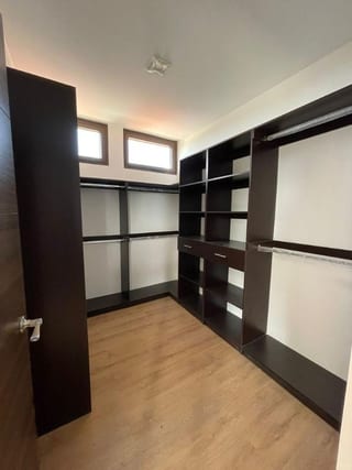 Moderna Casa en Venta | Zona 15, Colonia la Isla — Casa en Venta en El Maestro II, Zona 15, Guatemala, Ciudad — miniatura 8 de 17
