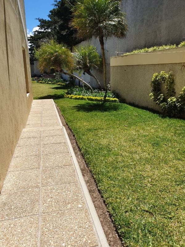 Casa Grande con Amplio Jardín — Casa en Venta en Fraijanes, Carretera a El Salvador, Guatemala, Ciudad — foto 2 de 8