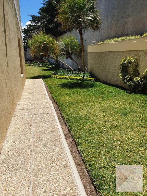 Casa Grande con Amplio Jardín — Casa en Venta en Fraijanes, Carretera a El Salvador, Guatemala, Ciudad — foto 2 de 8