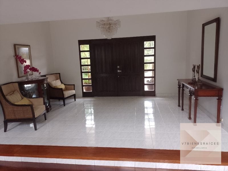Casa Grande con Amplio Jardín — Casa en Venta en Fraijanes, Carretera a El Salvador, Guatemala, Ciudad — foto 4 de 8
