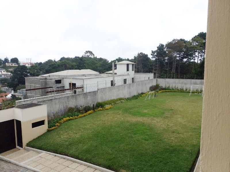 Casa Grande con Amplio Jardín — Casa en Venta en Fraijanes, Carretera a El Salvador, Guatemala, Ciudad — foto 3 de 8