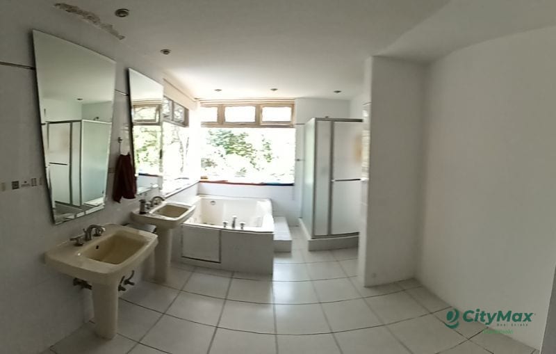Casa Residencial en Venta en Zona 16 Kanajuyú II — Casa en Venta en Zona 16, Guatemala, Ciudad — foto 6 de 16
