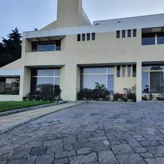 Hermosa Casa con Jardín Amplio — Casa en Venta en Fraijanes, Carretera a El Salvador, Guatemala, Ciudad — foto 1 de 9