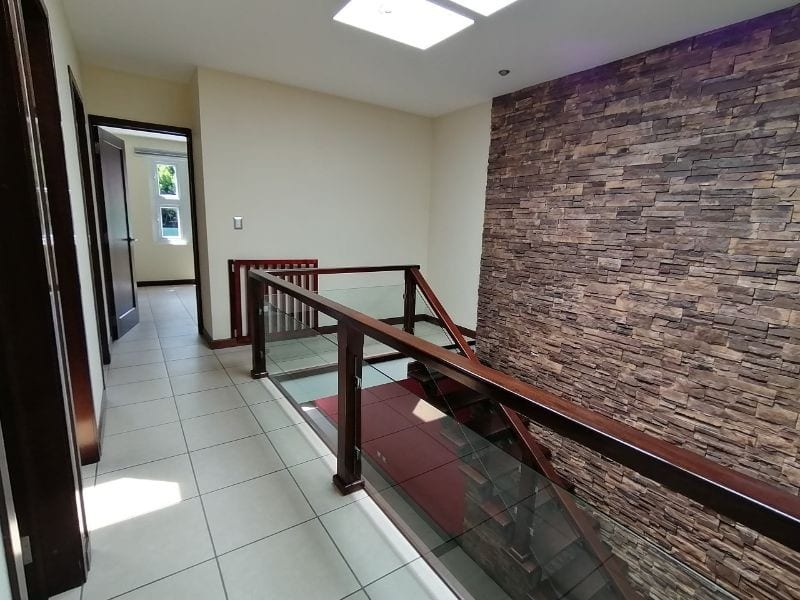 Casa en venta en Ensenada de San Isidro zona 16 — Casa en Alquiler en Ensenada de San Isidro, Zona 16, Guatemala, Ciudad — foto 2 de 12