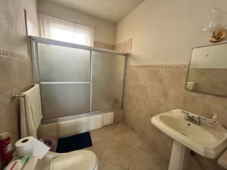 Casa en renta para vivienda u oficina zona 10 — Casa en Alquiler en Zona 10, Guatemala, Ciudad — miniatura 2 de 17