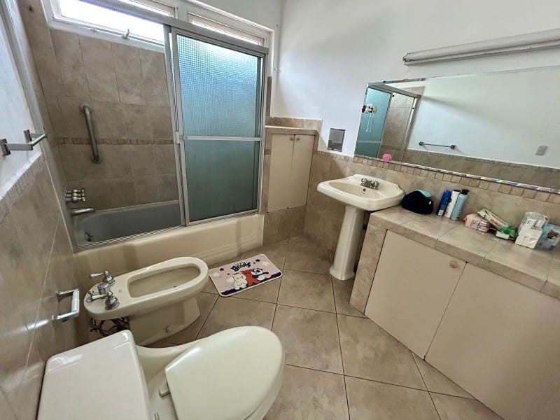 Casa en renta para vivienda u oficina zona 10 — Casa en Alquiler en Zona 10, Guatemala, Ciudad — foto 15 de 17