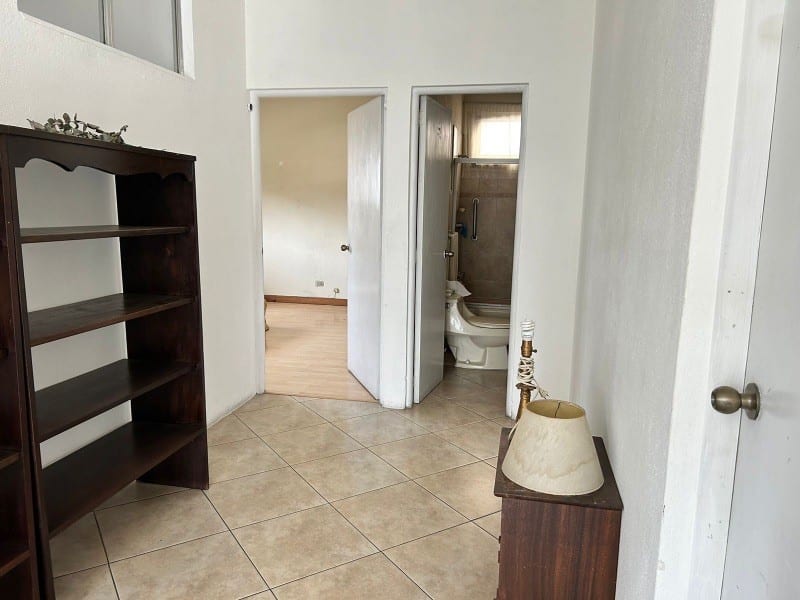 Casa en renta para vivienda u oficina zona 10 — Casa en Alquiler en Zona 10, Guatemala, Ciudad — foto 9 de 17