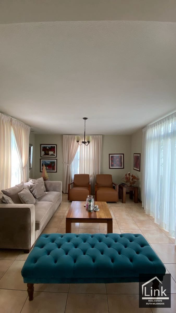 Casa en venta en El naranjo Real Victoria — Casa en Venta en Condado Naranjo, Zona 4 Mixco, Guatemala, Ciudad — foto 1 de 9