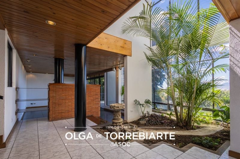 Casa en Lomas del Bosque — Casa en Venta en Santa Catarina Pinula, Guatemala, Ciudad — foto 2 de 15