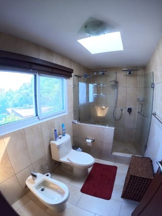 Vendo Lujosa y Amplia Propiedad en Residencial Alto Valle, dentro de El Socorro Km. 12.7 Carretera a El Salvador — Casa en Venta en Alto Valle, Carretera a El Salvador, Guatemala, Ciudad — miniatura 9 de 17