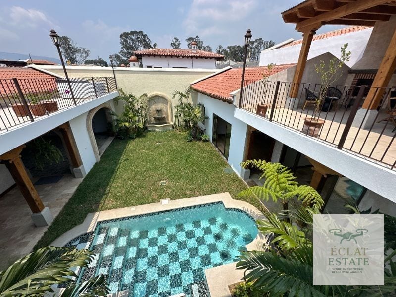 Casa en Venta en Los Franciscanos, Antigua Guatemala: Lujo y Confort — Casa en Venta en Ciudad Vieja, Sacatepéquez — foto 1 de 17