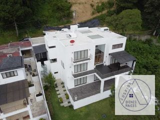Zona 16 Las Cumbres vendo casa de lujo — Casa en Venta en Las Cumbres, Zona 16, Guatemala, Ciudad — miniatura 1 de 10