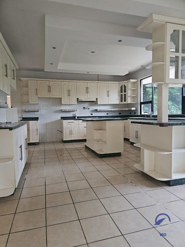 Casa en Venta en Residenciales San Antonio, Km 16-5, CAES. — Casa en Venta en San Antonio, Carretera a El Salvador, Guatemala, Ciudad — foto 4 de 12