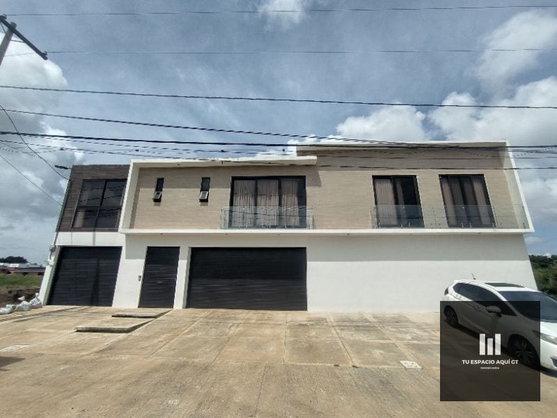 Casa Grande en Venta Zona 16 — Casa en Venta en Hacienda Real, Zona 16, Guatemala, Ciudad — foto 1 de 17