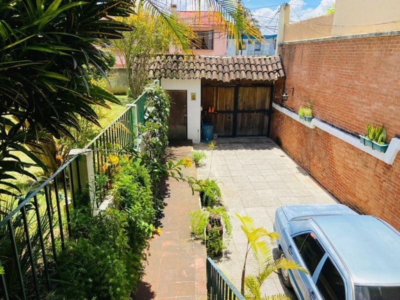 Zona 13 Aurora 1 Vendo casa Amplio Jardin — Casa en Venta en Zona 13, Guatemala, Ciudad — foto 7 de 12