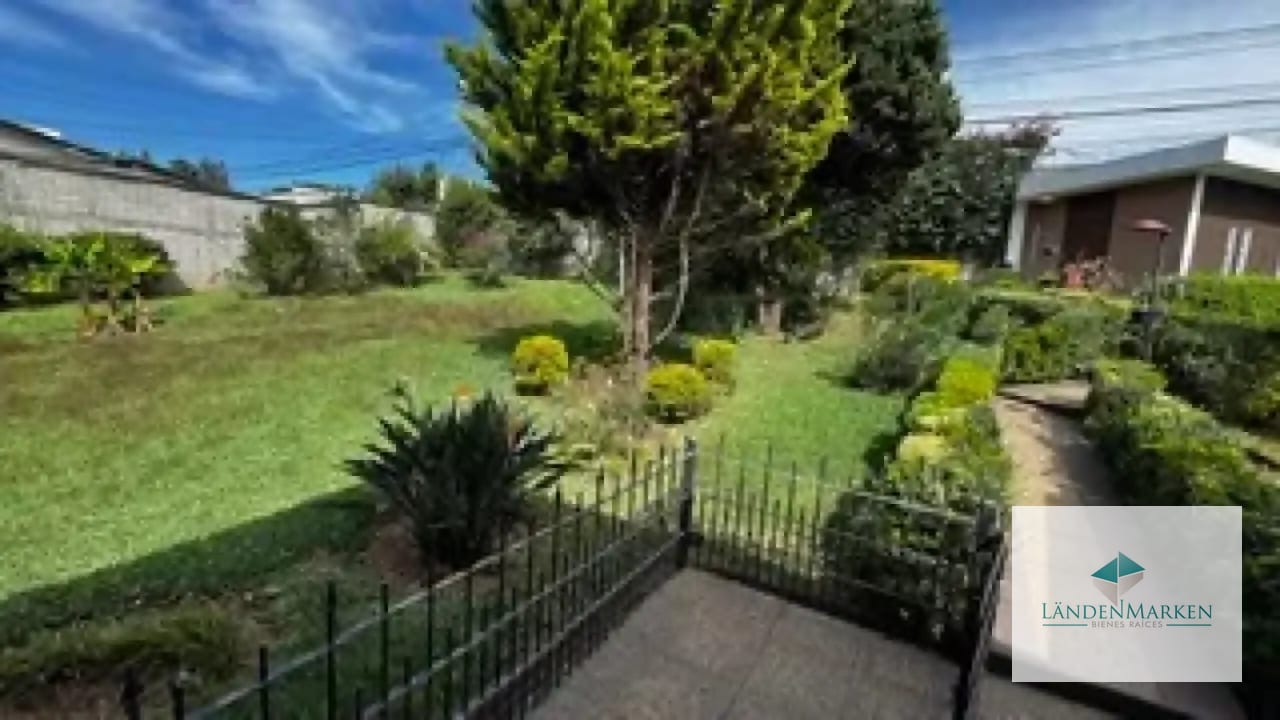 Venta de Casa con Extenso Terreno en San Cristobal Sector A10 — Casa en Venta en Zona 8 Mixco, Guatemala, Ciudad — foto 2 de 17