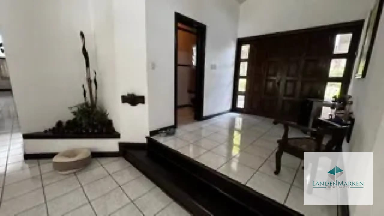 Venta de Casa con Extenso Terreno en San Cristobal Sector A10 — Casa en Venta en Zona 8 Mixco, Guatemala, Ciudad — foto 15 de 17