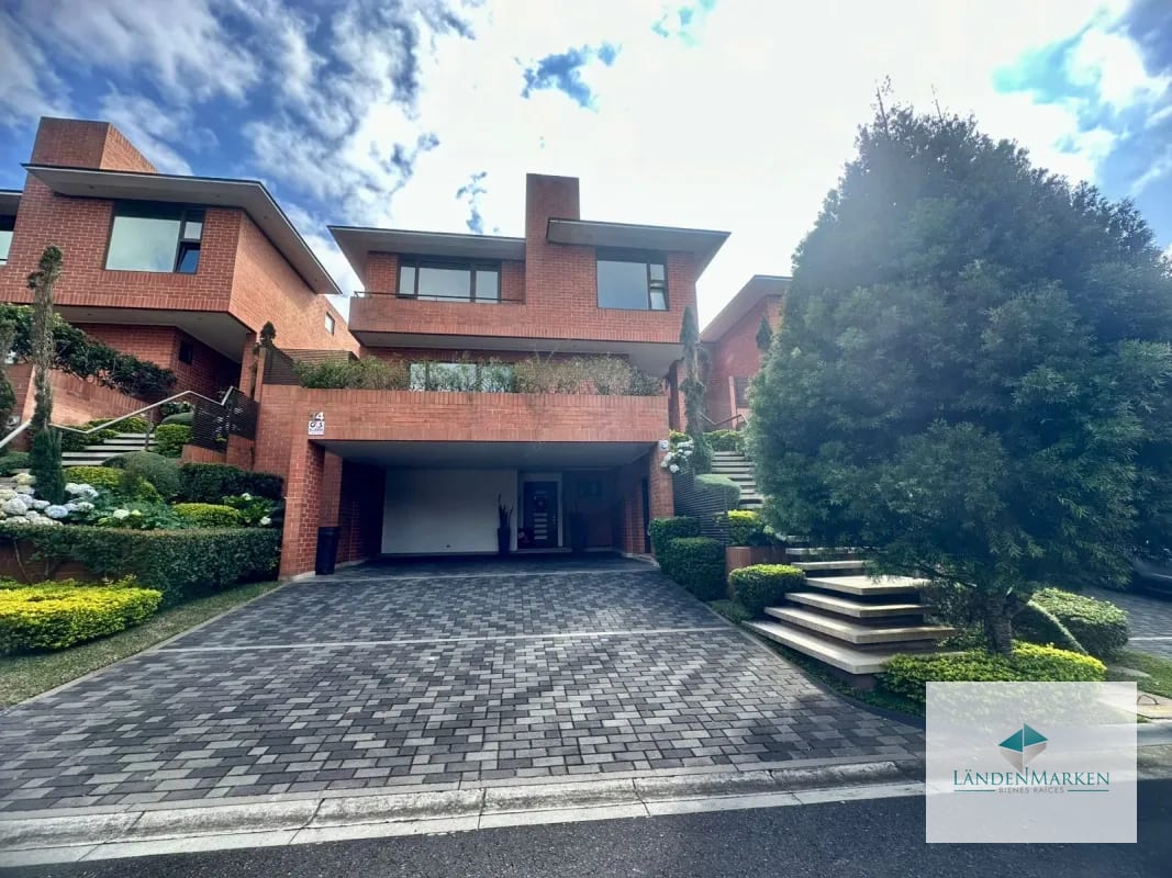 Venta de Casa en Residenciales Concepcion , Condominio Camelias CAES KM 15 — Casa en Venta en Carretera a El Salvador, Guatemala, Ciudad — foto 1 de 11