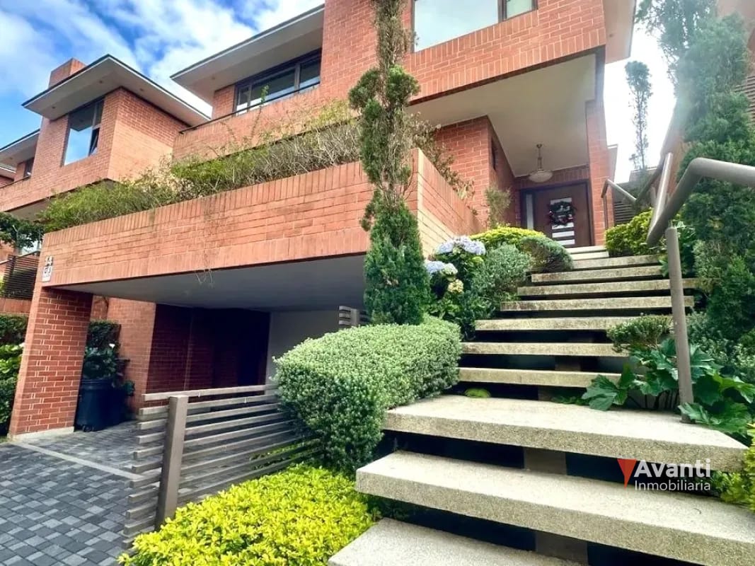 Venta Casa Carretera a el Salvador, Residencias Concepción — Casa en Venta en Carretera a El Salvador, Guatemala, Ciudad — foto 1 de 15