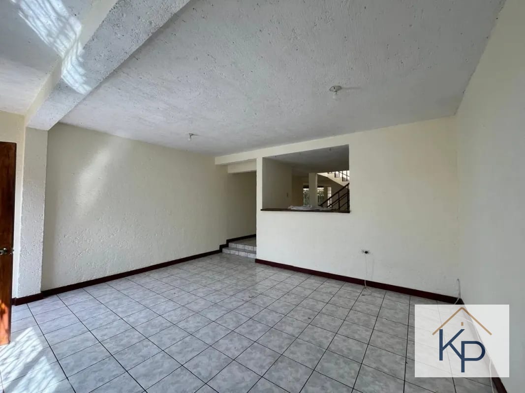Amplia casa en venta en condominio Km 19 a San José Pinula — Casa en Venta en San José Pinula, Guatemala, Ciudad — foto 1 de 16