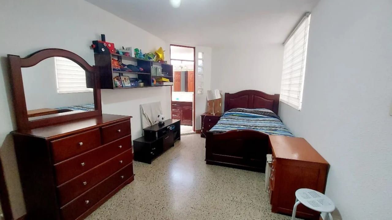Vendo casa Colonia Alvarado sobre la Calzada Roosevelt — Casa en Venta en Zona 3 Mixco, Guatemala, Ciudad — foto 7 de 17