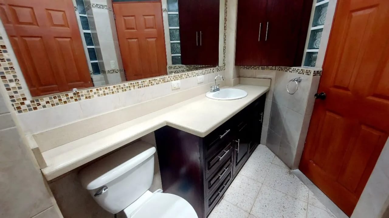 Vendo casa Colonia Alvarado sobre la Calzada Roosevelt — Casa en Venta en Zona 3 Mixco, Guatemala, Ciudad — foto 5 de 17