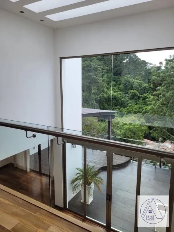 Zona 16 Las Cumbres Bella Residencia en Venta con ganas de hacer negocio. — Casa en Venta en Las Cumbres, Zona 16, Guatemala, Ciudad — foto 4 de 11
