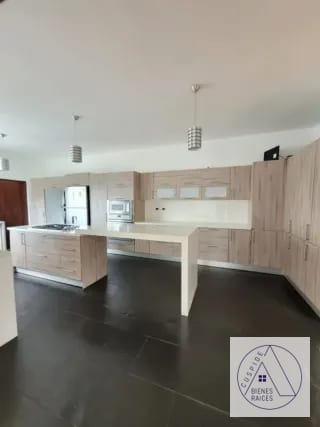 Zona 16 Las Cumbres Bella Residencia en Venta con ganas de hacer negocio. — Casa en Venta en Las Cumbres, Zona 16, Guatemala, Ciudad — miniatura 3 de 11