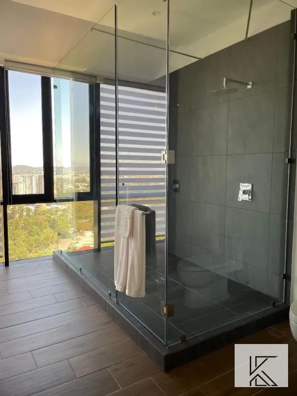 Moderno y Lujoso Penthouse en el Edificio Milenia, zona 10 — Apartamento en Venta en Milenia, Zona 10, Guatemala, Ciudad — foto 4 de 11