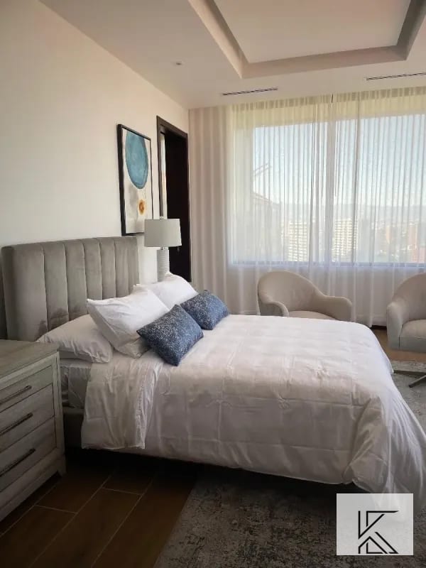 Moderno y Lujoso Penthouse en el Edificio Milenia, zona 10 — Apartamento en Venta en Milenia, Zona 10, Guatemala, Ciudad — foto 5 de 16