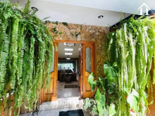 Casa Amueblada con Jardines - 4 Hab. / Cond. el Encinal, Mixco — Casa en Venta en Zona 7 Mixco, Guatemala, Ciudad — miniatura 1 de 15