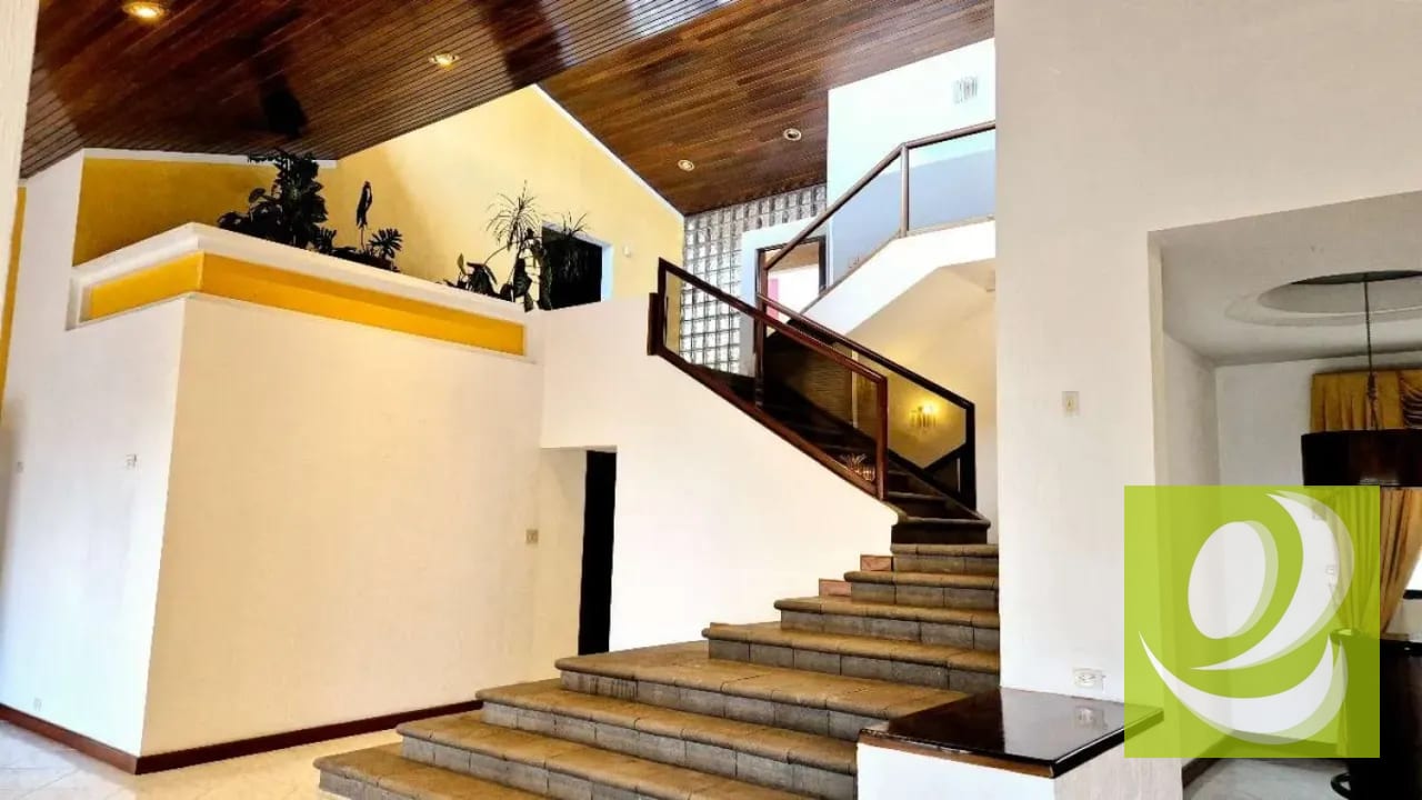 En venta casa de lujo en km 9.5 CAES — Casa en Venta en Carretera a El Salvador, Guatemala, Ciudad — foto 1 de 6