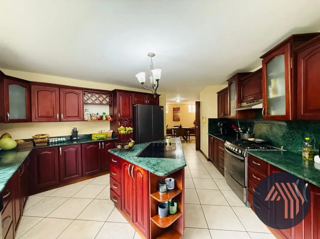 Venta de Amplia y Céntrica Casa - San Lazaro, Zona 15 — Casa en Venta en San Lázaro, Zona 15, Guatemala, Ciudad — foto 10 de 17